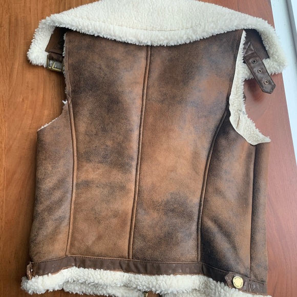Michael Kors shearling and suede vest - Picture 3 of 3